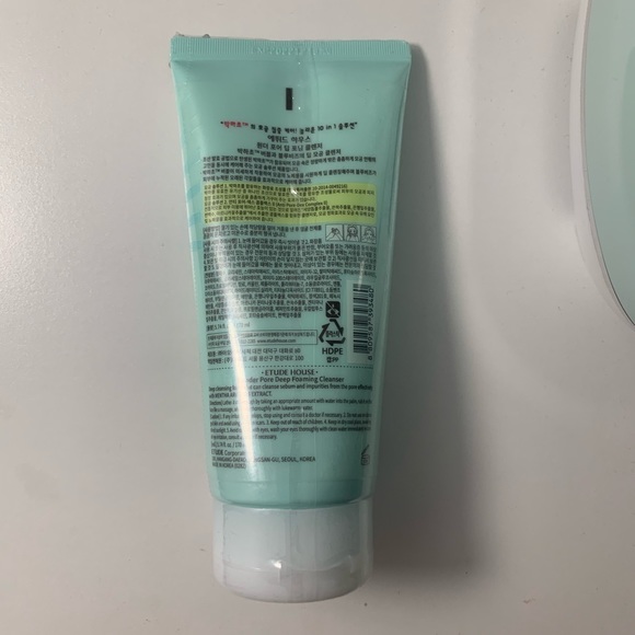 Etude House’s Wonder Pore Deep Foaming Cleanser - Picture 2 of 2